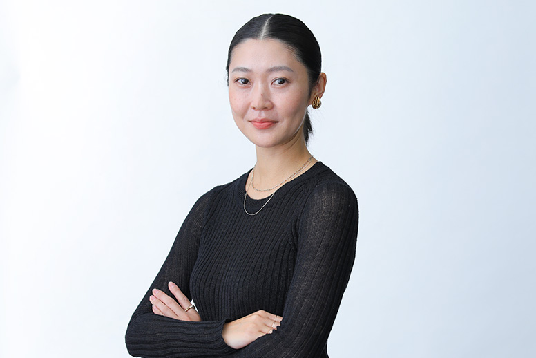 Shiho Tanaka, product manager of Yaaay with her arms crossed